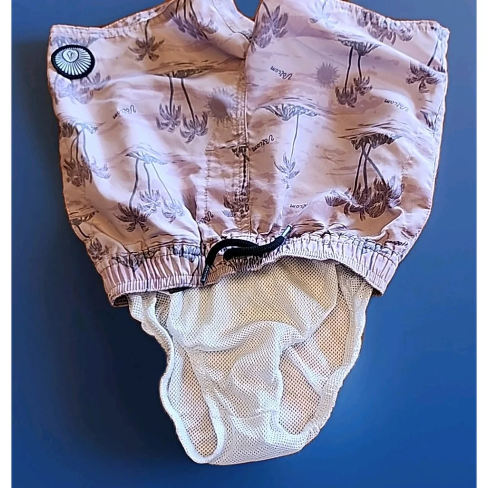 Volcom Boys 2T Tropical Print Swim Trunks Lined. Excellent Condition Fast Ship